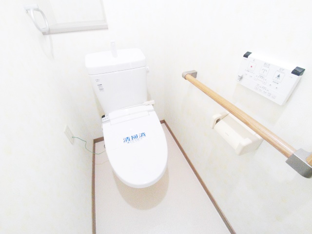 トイレ　ウォシュレットの付いた便利なトイレ