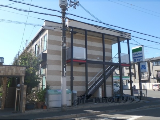 京都市下京区西七条名倉町のアパートの建物外観