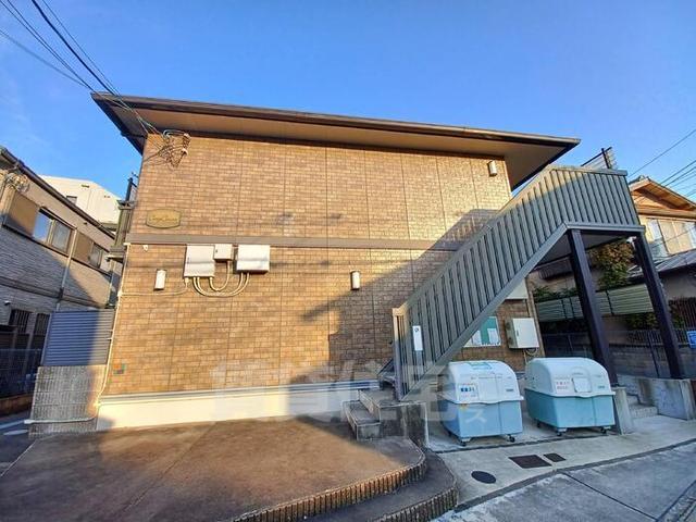京都市左京区一乗寺下リ松町のアパートの建物外観
