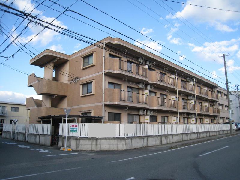 山形市桜田東のマンションの建物外観
