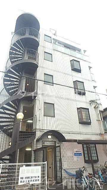 大阪市旭区中宮のマンションの建物外観