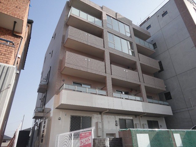 仙台市宮城野区二十人町のマンションの建物外観