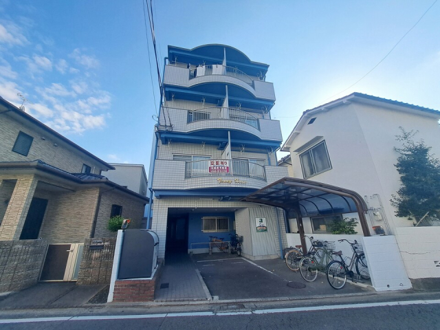 【松山市室町のマンションの建物外観】