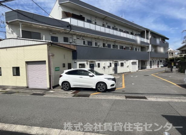 【宮脇マンションの駐車場】