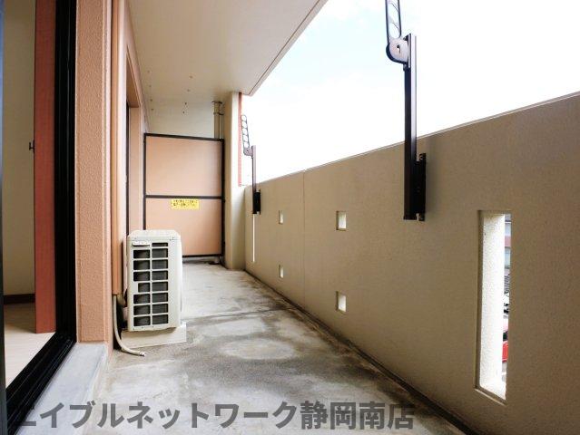 【静岡市駿河区西脇のマンションのバルコニー】