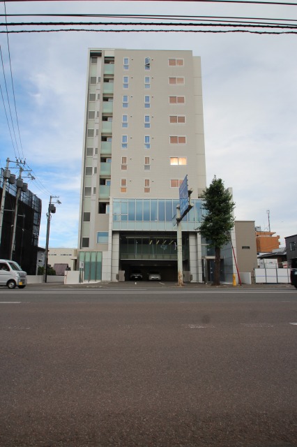 札幌市中央区南二十一条西のマンションの建物外観