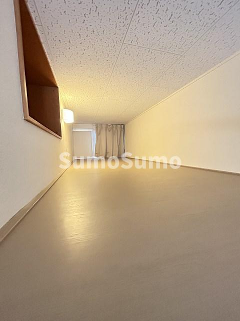 その他部屋・スペース　落ち着いた色調の寝室です