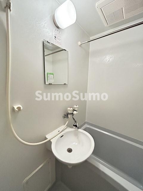 洗面設備　ゆったりとスペースのある洗面所