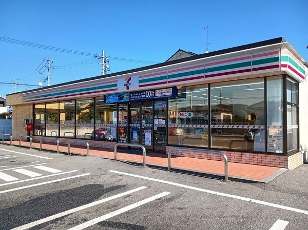 コンビニ　セブンイレブン（コンビニ）まで400m