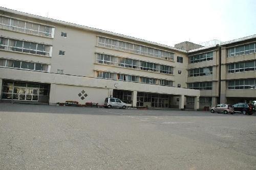 小学校　金沢市立伏見台小学校（小学校）まで132m