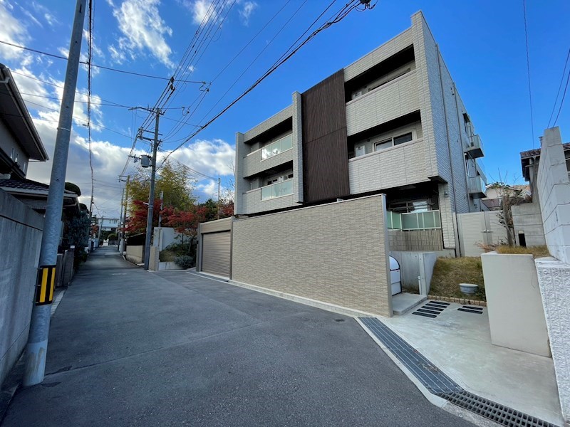 芦屋市松ノ内町のマンションの建物外観