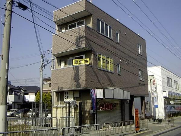 【御園第3マンションの建物外観】