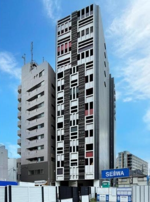 【新宿区若松町のマンションの建物外観】