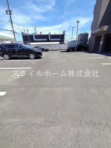 【フレスコラヴィエの駐車場】