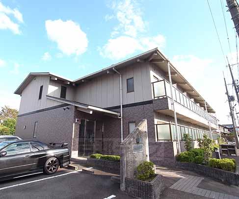 【京田辺市草内法福寺のマンションの建物外観】