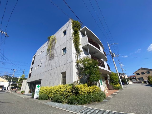 【サンクラッソ中山寺駅前シェヴェールの建物外観】