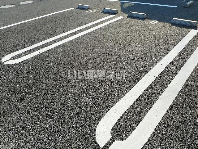 【ユニゾンIIIの駐車場】