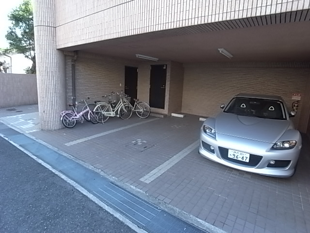 【リヴェール本山の駐車場】