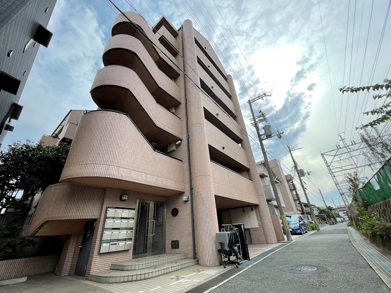 【リヴェール本山の建物外観】