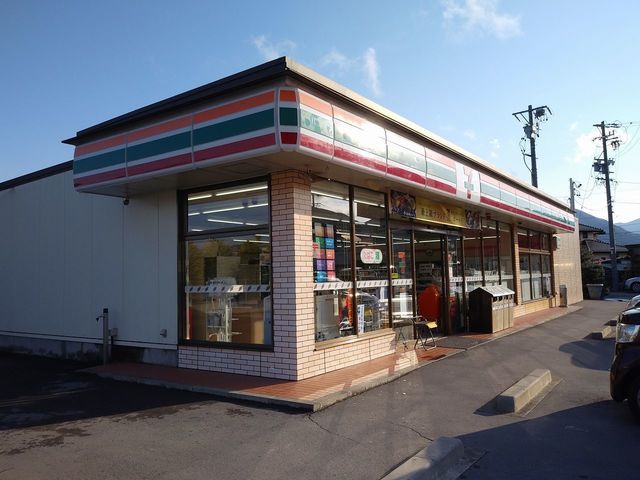 コンビニ　セブンイレブン上田小泉店（コンビニ）まで800m