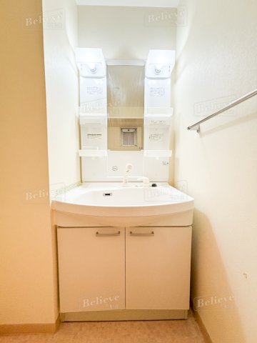 洗面設備　綺麗で明るい洗面所です☆