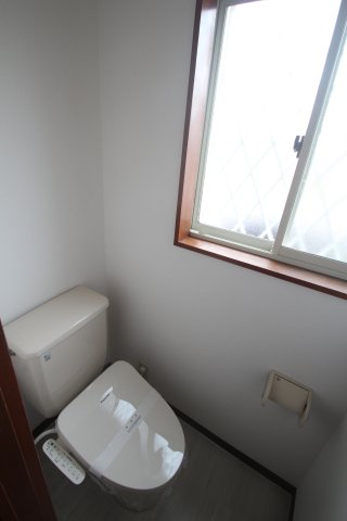 トイレ　温水洗浄便座付き