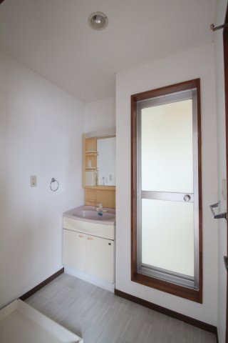 洗面設備　独立洗面台です