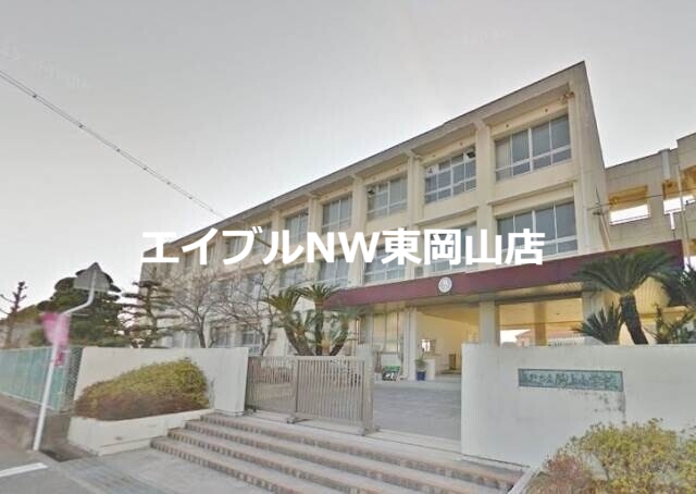 小学校　玉野市立胸上小学校（小学校）まで556m