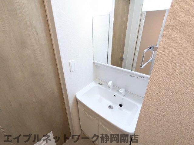 洗面設備　コンパクトで使いやすい洗面所