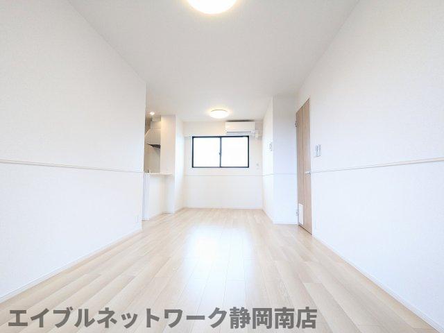 居室・リビング　ゆったり過ごせる居間です