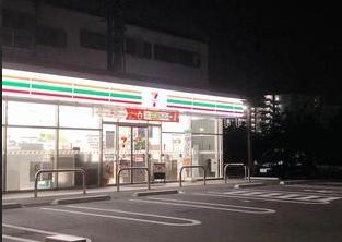 コンビニ　セブンイレブン大阪湯里6丁目店（コンビニ）まで304m