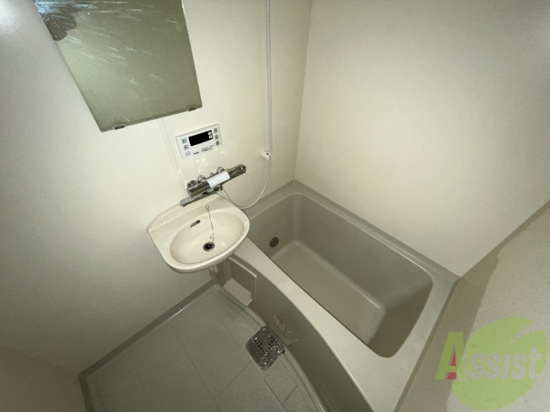 バス・シャワールーム　バスルームは狭すぎず、追い炊きも有りますよ。