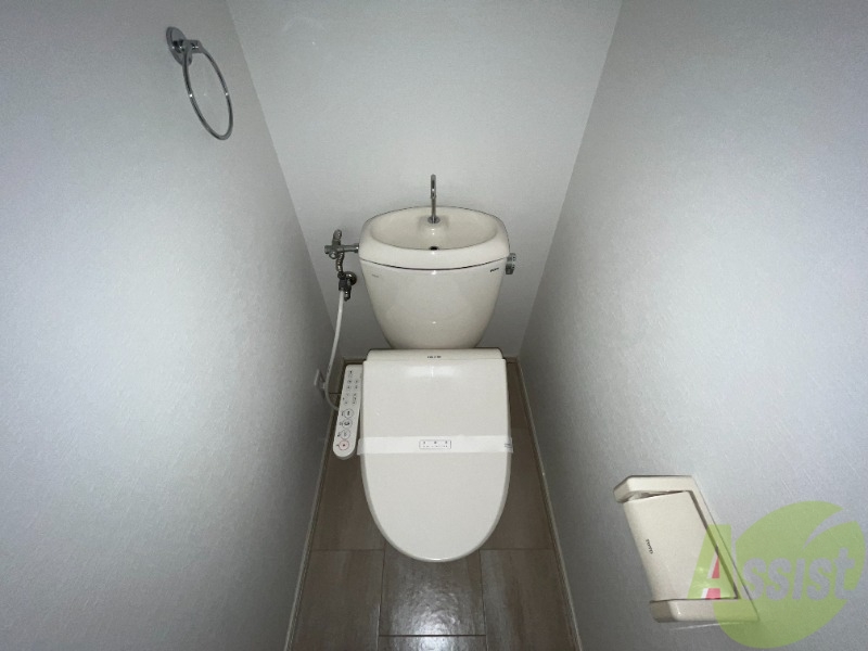 トイレ　トイレはこちらです。嬉しい温水洗浄便座付きのおトイレです。
