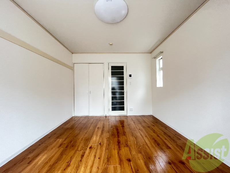 その他部屋・スペース　別角度からのリビングです。フローリングもピカピカですね。