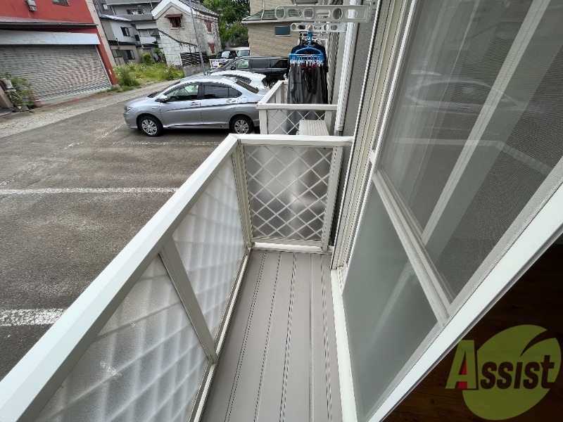 バルコニー　バルコニーは幅があり、広い印象を受けました。