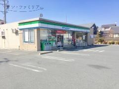 コンビニ　ファミリーマート　豊川諏訪西店（コンビニ）まで743m