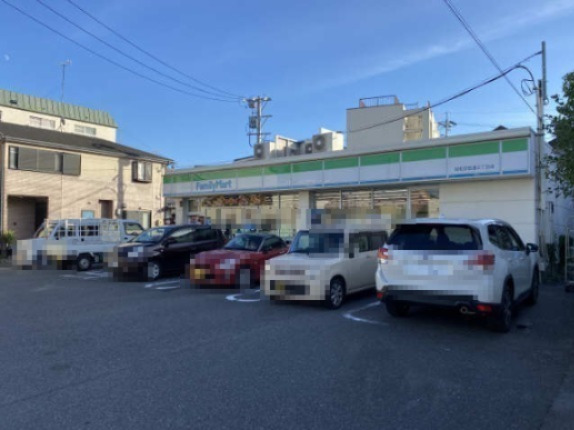 コンビニ　ファミリーマート安田通三丁目店（コンビニ）まで642m
