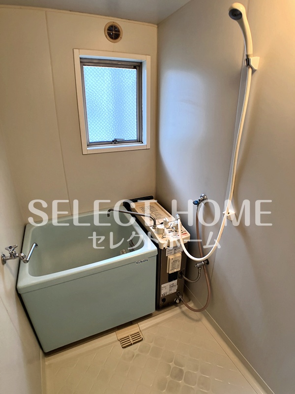 バス・シャワールーム　落ち着いた空間のお風呂です