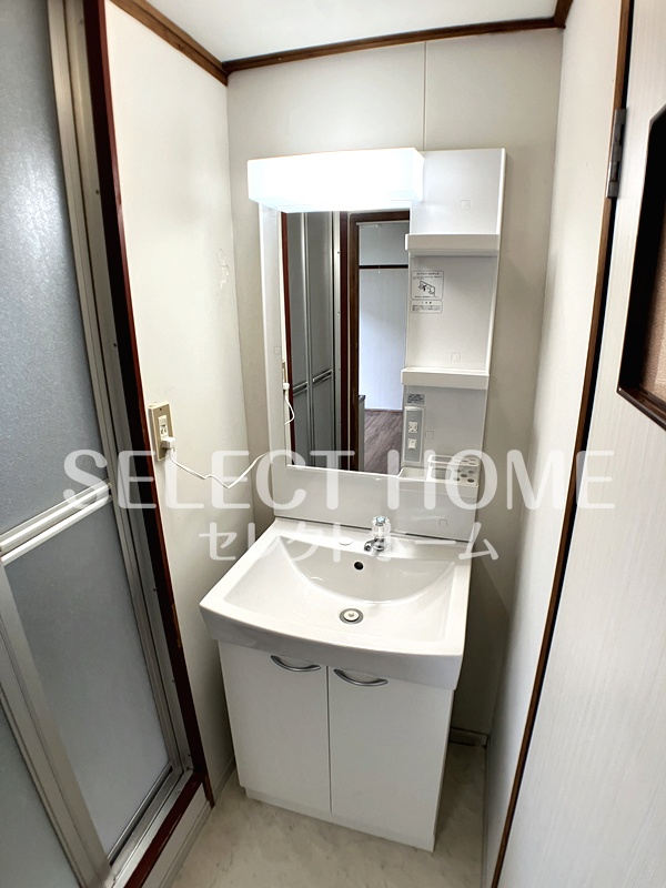 洗面設備　独立洗面台あり、毎朝おしゃれに忙しい女性の方におすすめです