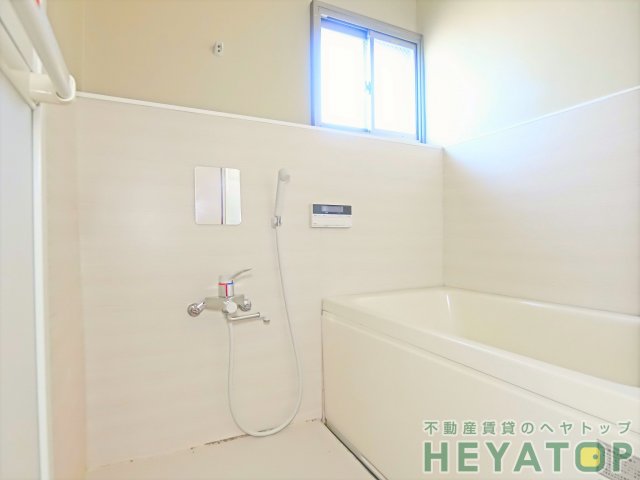 バス・シャワールーム　追焚き機能付きでいつでもあったかお風呂