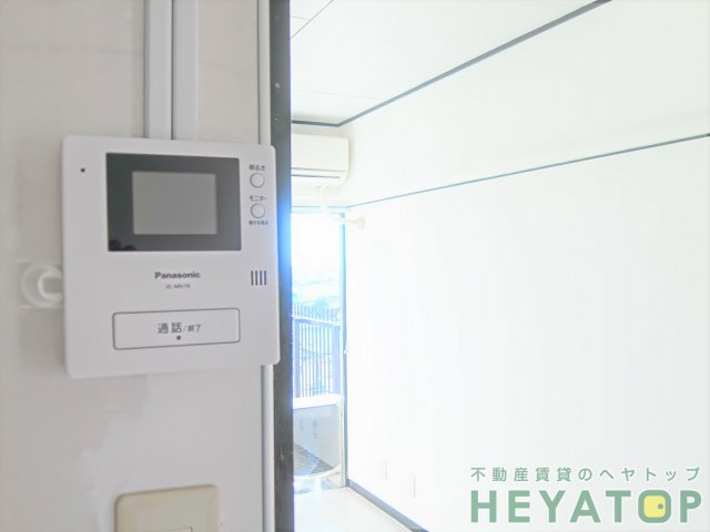 セキュリティ　不意の訪問もモニター付きドアホンで安心確認