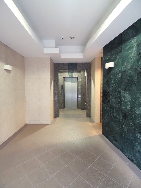 ロビー　エレベーター