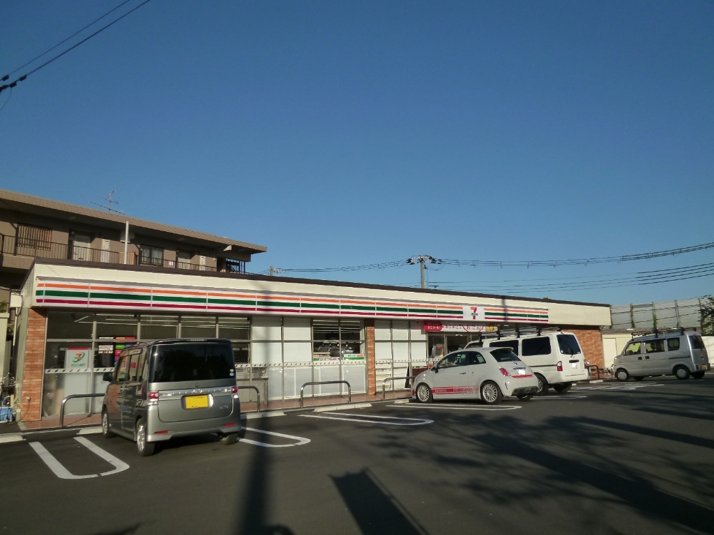 コンビニ　セブンイレブン 吹田朝日が丘店（コンビニ）まで120m