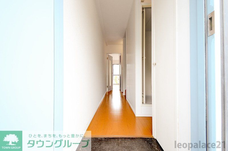 玄関　設備・仕様は号室により異なる為、現況を優先致します。