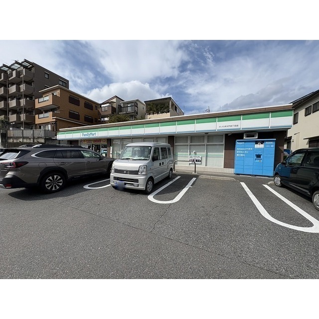 コンビニ　ファミリーマートさいたま大戸四丁目店（コンビニ）まで160m