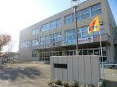 小学校　札幌市立篠路西小学校（小学校）まで605m