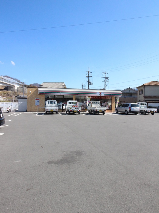 コンビニ　セブンイレブン（コンビニ）まで1769m