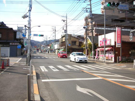 銀行　多摩信用金庫高尾支店（銀行）まで614m