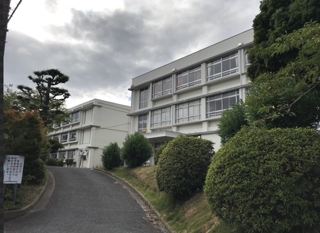 中学校　宇部市立常盤中学校（中学校）まで2244m