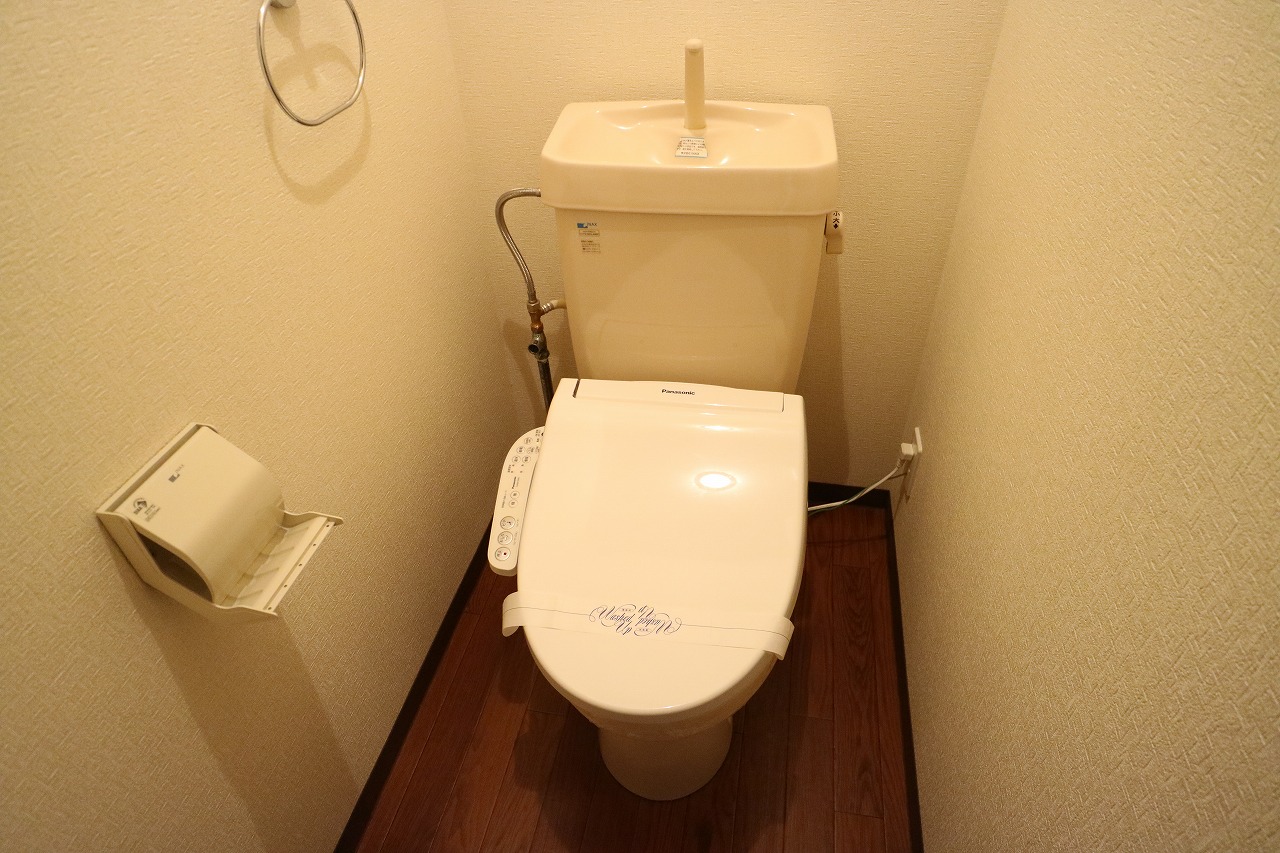 トイレ　温水洗浄便座